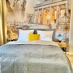 Lichtdurchflutetes Design-apartment U39-1 Lejlighed *