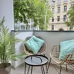 Lichtdurchflutetes Design-apartment U39-1 * Niederdorla