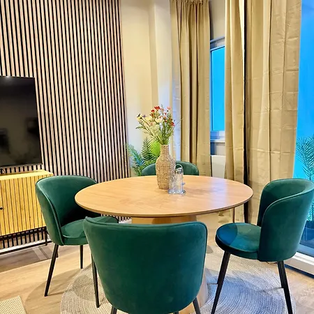 Lichtdurchflutetes Design-apartment U39-1 *