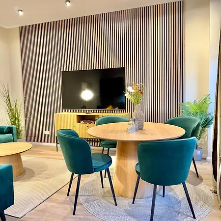 Lichtdurchflutetes Design-apartment U39-1 *