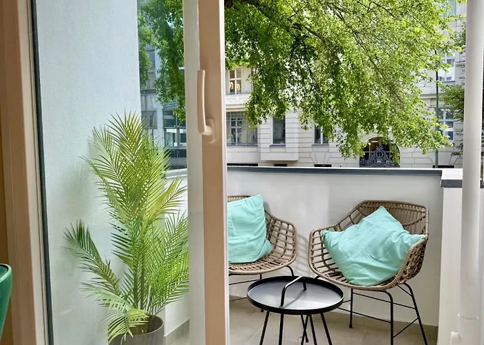 Lichtdurchflutetes Design-apartment U39-1 *