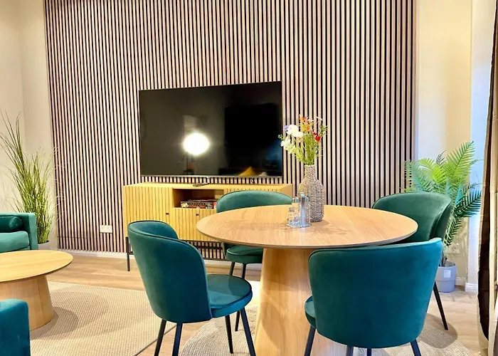 Lichtdurchflutetes Design-apartment U39-1 *